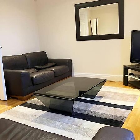 Central Chester Bedrooms Bagian luar foto