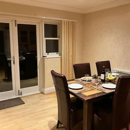 Central Chester Bedrooms Bagian luar foto