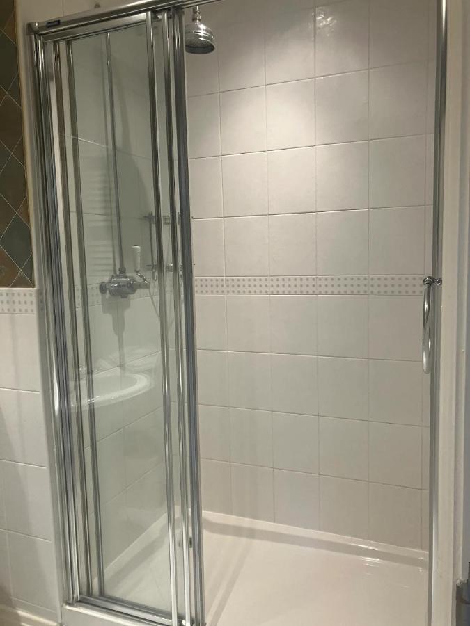 Central Chester Bedrooms Bagian luar foto
