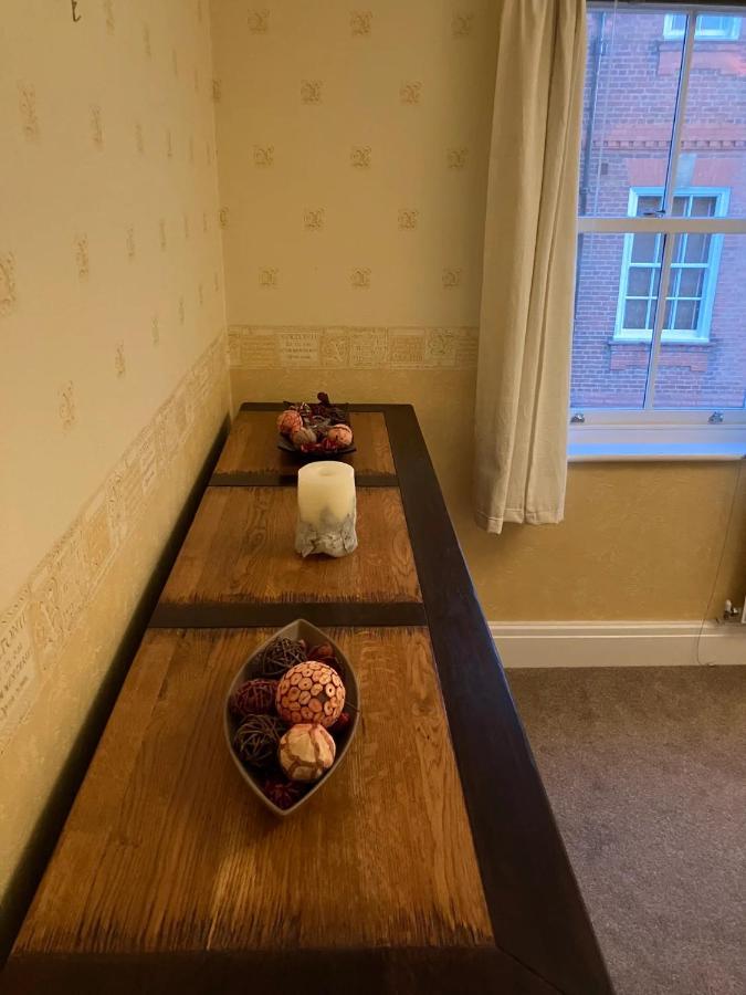 Central Chester Bedrooms Bagian luar foto