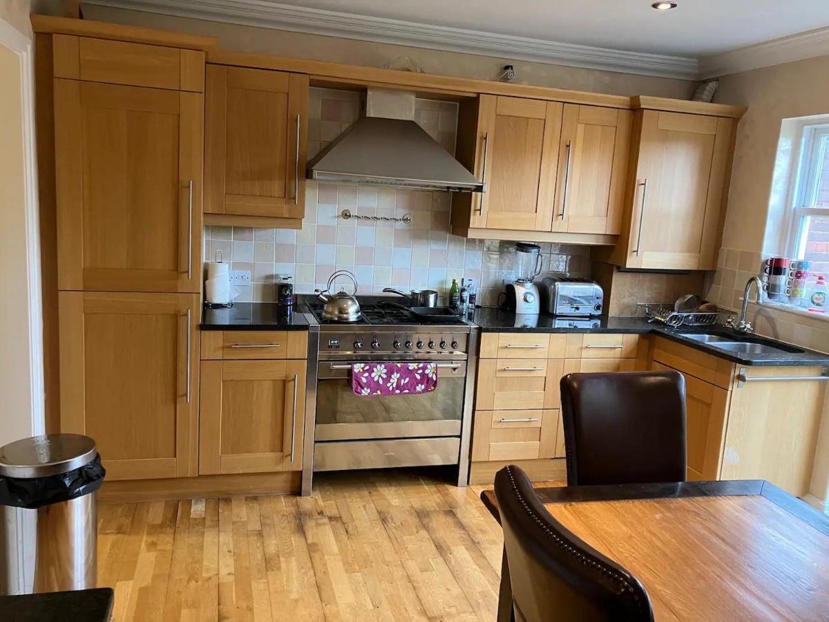 Central Chester Bedrooms Bagian luar foto