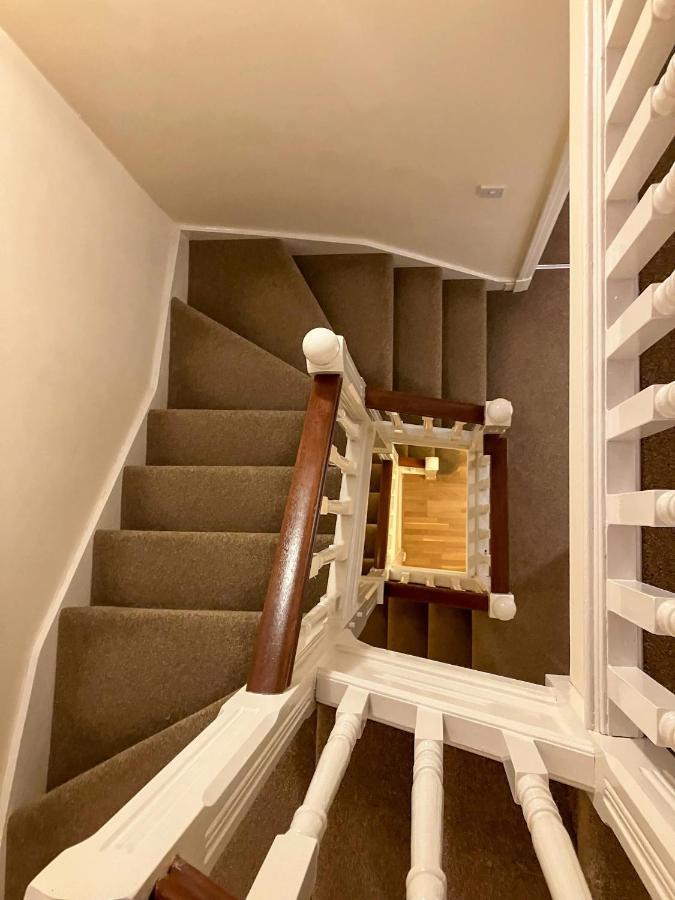 Central Chester Bedrooms Bagian luar foto