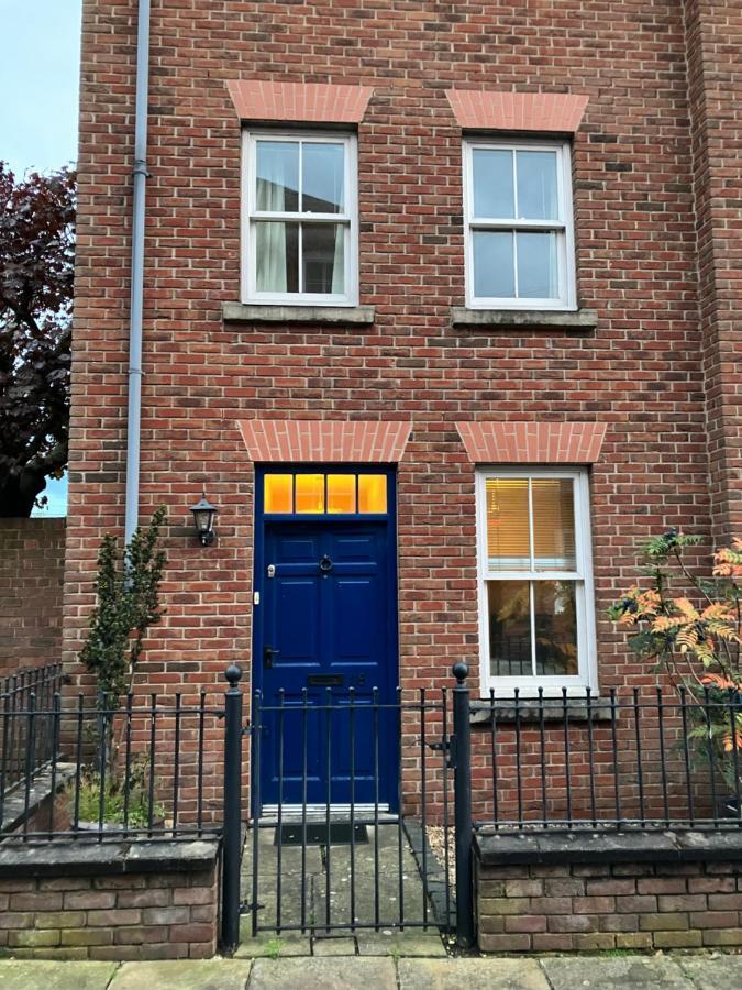 Central Chester Bedrooms Bagian luar foto