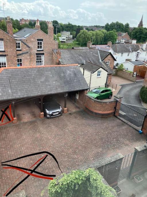 Central Chester Bedrooms Bagian luar foto
